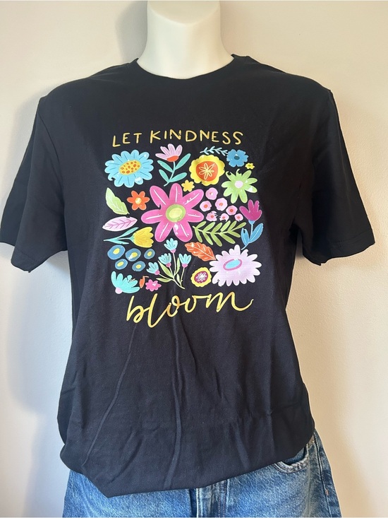Gildan Softstyle Tops - Let Kindness Bloom Floral Graphic Tee - Black